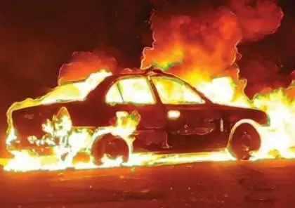 بالفيديو|| الجيش الإسرائيلي يفتح النار على سيارة فلسطينية ويشعل بها النيران بزعم وجود عملية دهس مستوطن: عملية دهس