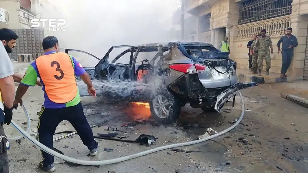 اللحظات الأولى لانفجار عبوة ناسفة داخل سيارة أحد المدنيين بمدينة عفرين في ريف حلب: عفرين