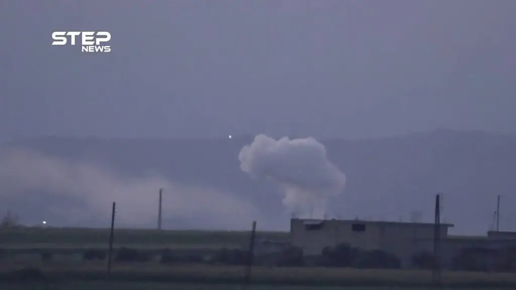 تصاعد أعمدة الدخان جراء قصف نظام الأسد على قرى جبل شحشبو المحاذية لنقطة المراقبة التركية غربي حماة: جبل شحشبو