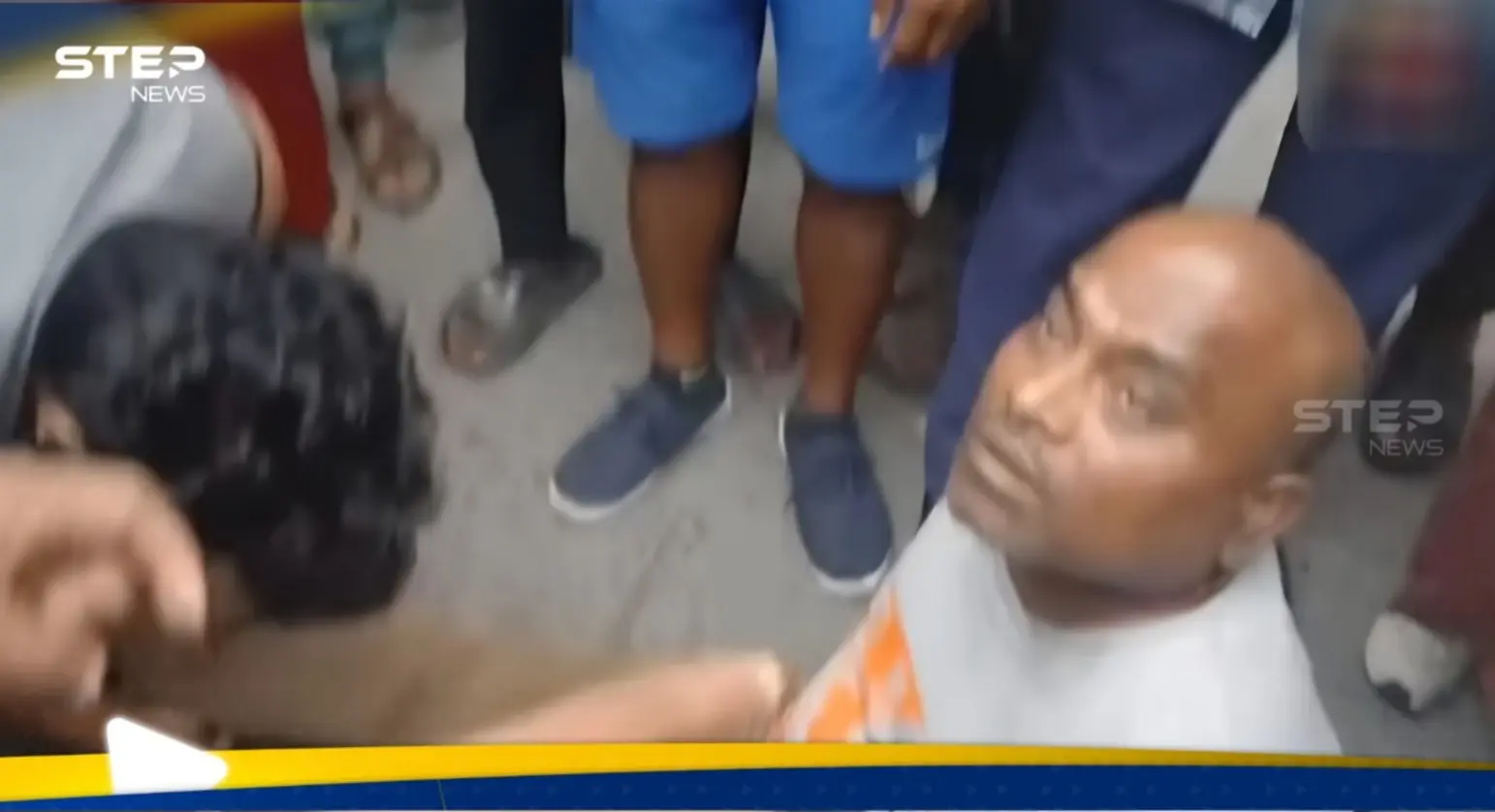 فيديو لمتظاهرين يهاجمون مذيعا في نيبال ويربطونه يثير ضجة كبيرة: مؤشر الدعاية