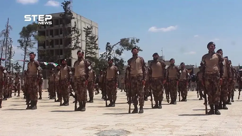 عرض عسكري للشرطة الحرة في مدينة الباب شرق حلب: الفيديو