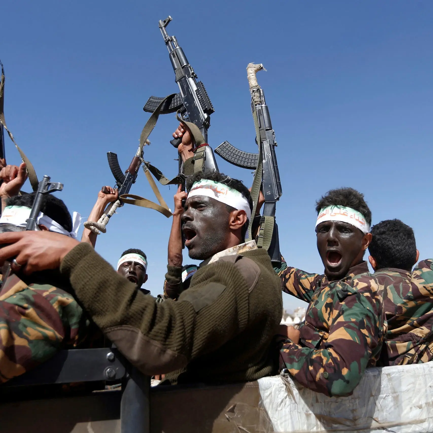 رفض التحشيد فقتلوه بوابلٍ من الرصاص.. ميليشيا الحوثي تصفي شيخاً بارزاً في إب اليمنية: تعز