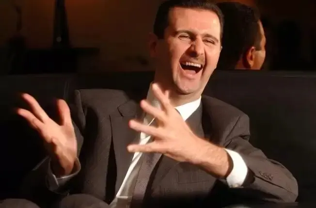 بعد يومين من فوزه بالانتخابات.. أول رئيس عربي يهنىء بشار الأسد ويتمنى له الاستمرار: ميشال عون