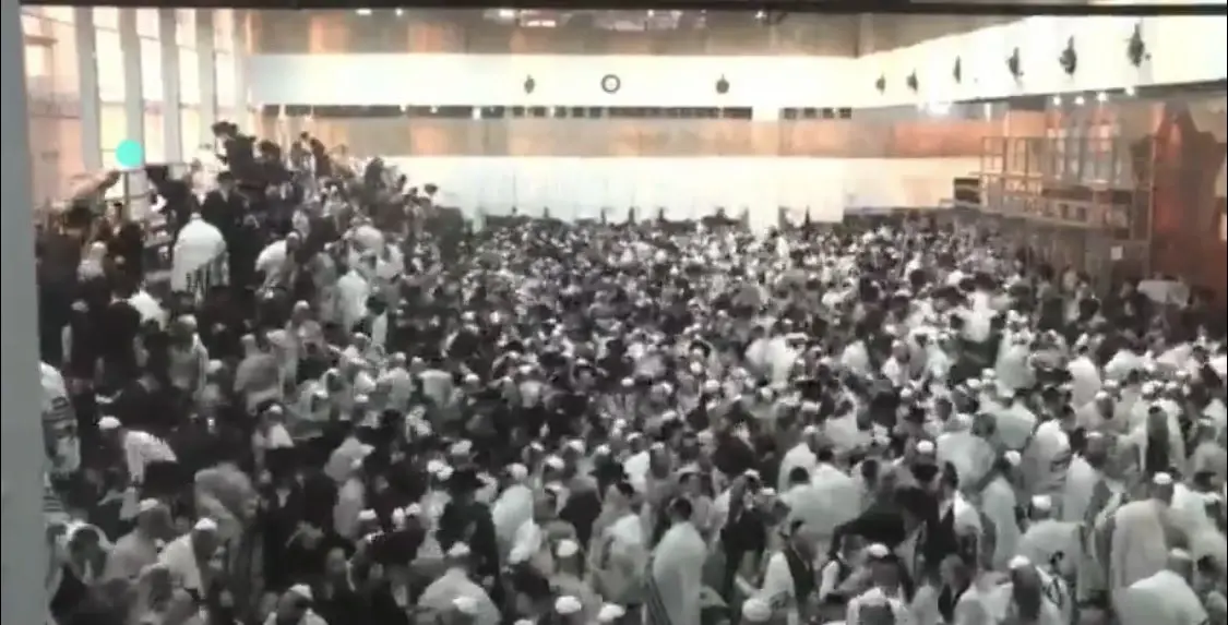 بالفيديو|| أول تعليق إسرائيلي على حادثة انهيار مدرج بجفعات زئيف.. والشرطة تخلي مسؤوليتها بعد ارتفاع أعداد المصابين: انهيار مدرج