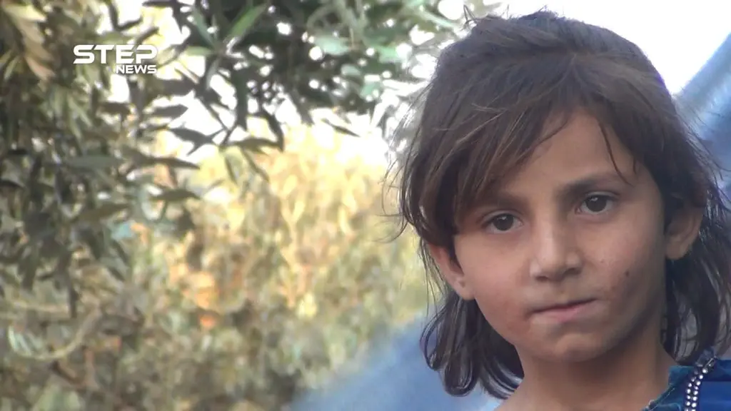 مع استمرار الحملة العسكرية على الشمال السوري مازال مئات النازحين يفترشون الأرض وسط انعدام أساسيات الحياة: التقارير المصورة