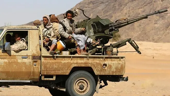 جبهة مأرب تشتعل.. ميليشيا الحوثي تستهدفها بالصواريخ الباليستية والتحالف ينشر مقطعاً يوثق استهدافاً مضاداً: خبر عاجل