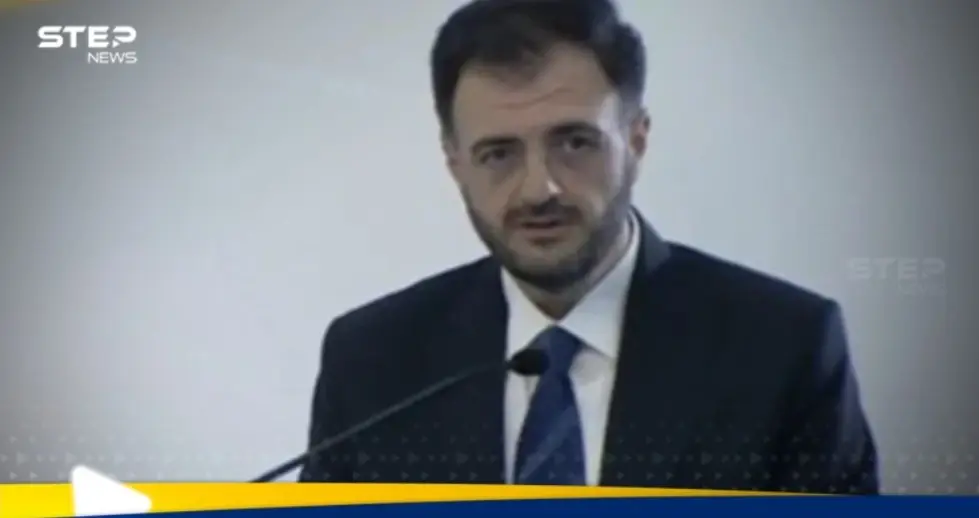 شاهد|| ينتظر دوره.. وزير الاتصالات السوري يثير إعجاب الجماهير بتصرف غير متوقع: اخبار سوريا