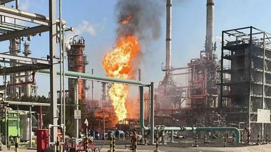 بالفيديو|| حرائق نفطية بالخليج.. الأول بأكبر منشأة للبترول بالكويت والثاني بدبي: مصفاة الأحمدي