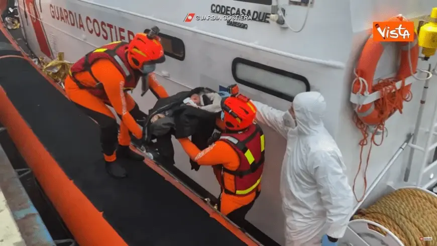 سناء.. طفلة سورية ولدت على متن قارب في رحلة لجوء إلى أوروبا (فيديو): البحر الأبيض المتوسط