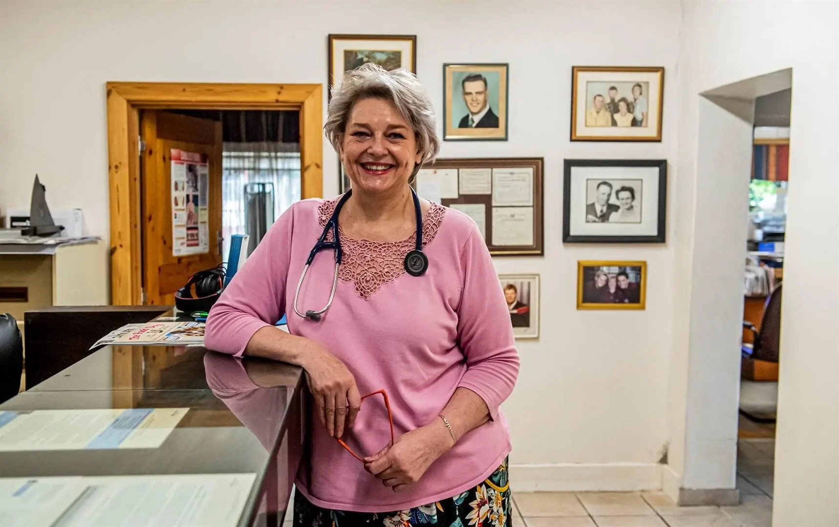 مكتشفة أوميكرون في جنوب أفريقيا تتحدث عن تطورات المتحور والأشخاص الأكثر عرضةً للإصابة به: سلالة دلتا