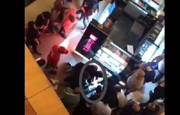 فيديو يوثق لحظة رمي فتاة مول سيتي ستارز نفسها من الطابق السادس: مول سيتي ستارز