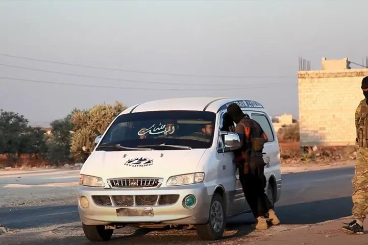 "تحرير الشام" تُغلق معابرها بوجه المدنيين وقيادي في الهيئة يكشف السبب!!: المدنيين