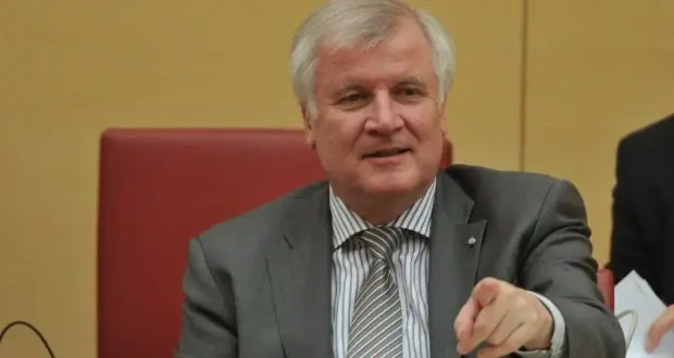 وزير داخلية ألمانيا يستبعد ترحيل اللاجئين إلى سوريا: ألمانيا