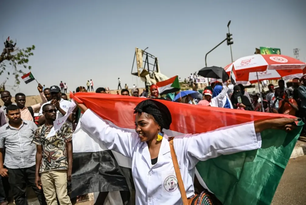 مستشار البرهان يعلّق على التغييرات في 25 أكتوبر والمرحلة الانتقالية في السودان: خبر عاجل