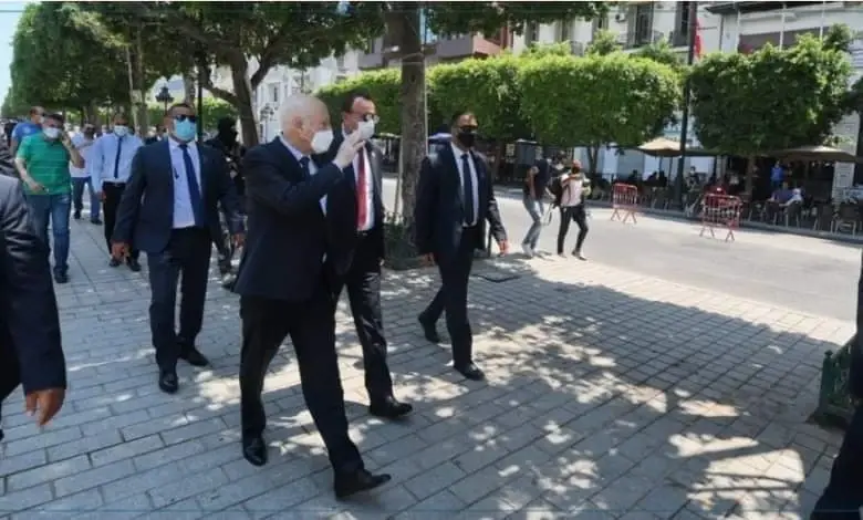 بالفيديو||قيس سعيد في زيارة مفاجئة لشارع الحبيب بورقيبة.. هكذا استقبله التونسيون: قيس سعيد