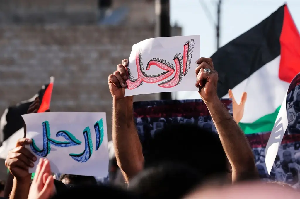 الأمن الفلسطيني يقمع احتجاجات طالبت برحيل عباس في الضفة الغربية (صور): الناشط نزار بنات