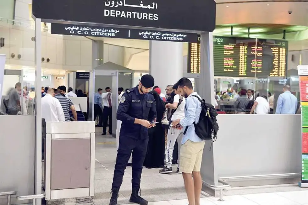 آلاف المصريين سيغادرون الكويت نهائياً خلال أشهر.. ومصدر يكشف السبب: مطار الكويت