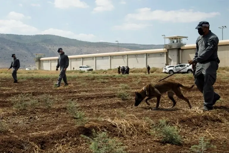 بعد القبض على الأسرى.. إسرائيل تطلق حملة على الانفاق في سجونها وتخلي سجن جلبوع: أسرى سجن جلبوع