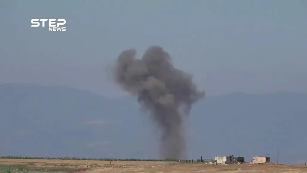 شاهد القصف الجوي على مدينة كفرزيتا وقرية تل ملح في ريف حماة الشمالي: حماة